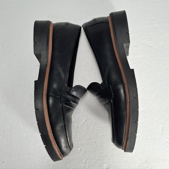 Clarks Womens Black Leather Loafers Size 10 Casual Professional Shoes - Picture 10 of 14